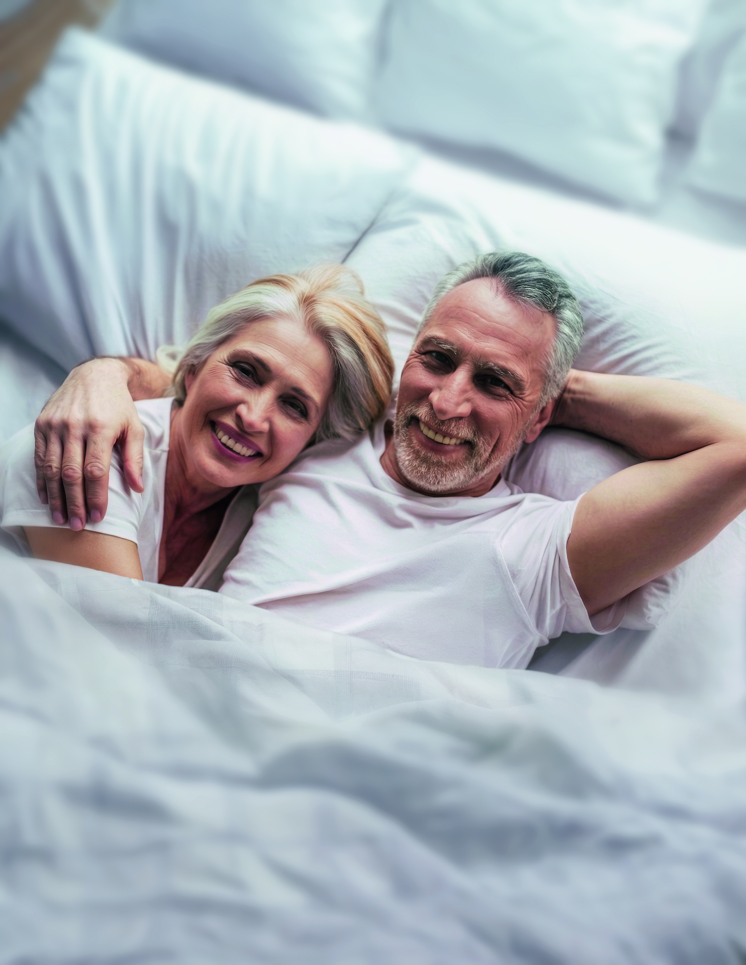 Glückliches Paar im Bett